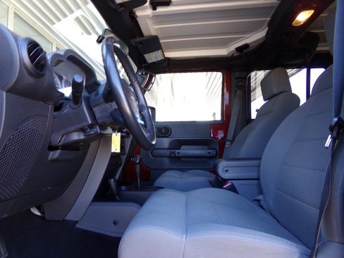 Used 2007 Jeep Wrangler Unlimited Sahara w/ Dual Top Group image 16