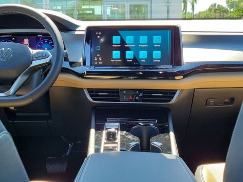 New 2026 Volkswagen Atlas Cross Sport SE image 12