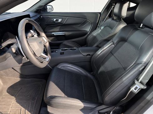 Used 2025 Ford Mustang GT Premium RWD image 5