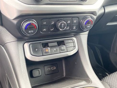 Used 2021 GMC Acadia SLE w/ Driver Convenience Package FWD image 12