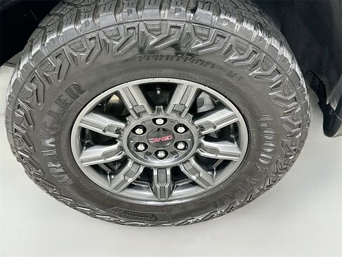 Used 2024 GMC Sierra 1500 AT4X image 33
