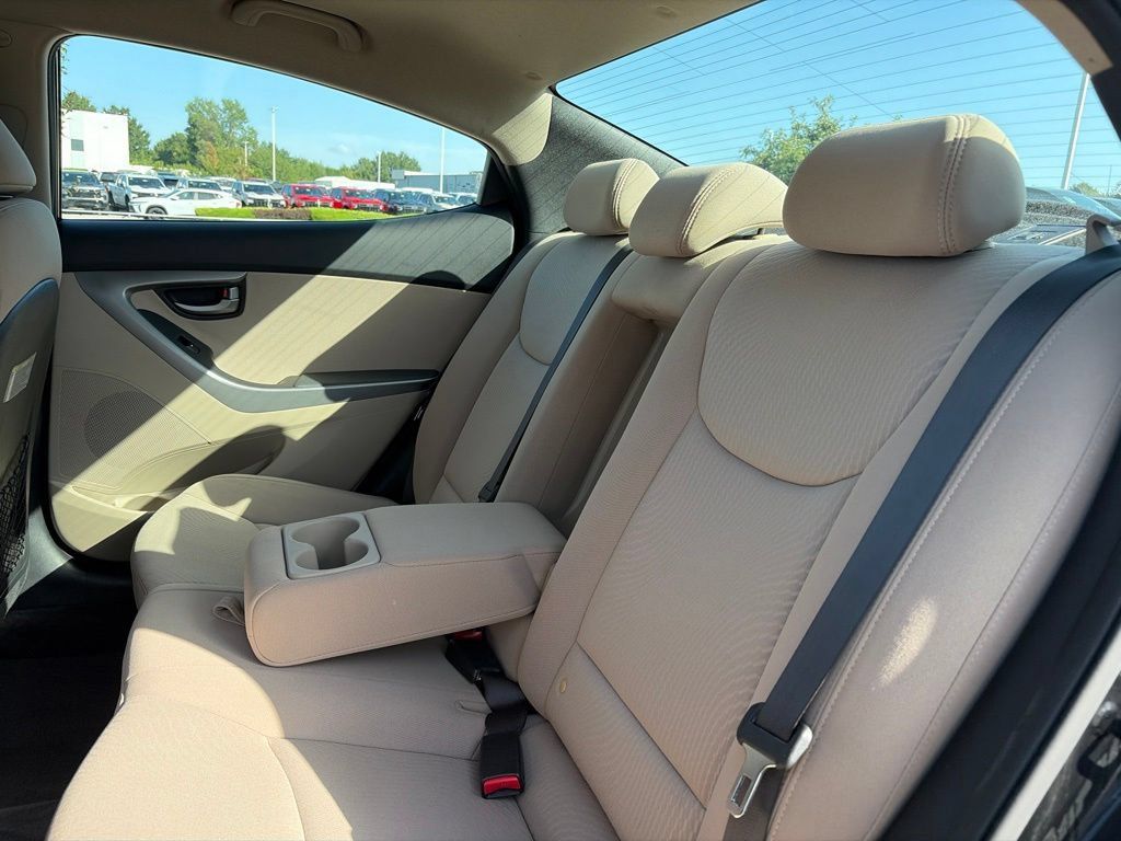 Used 2015 Hyundai Elantra SE w/ Option Group 02 FWD image 38
