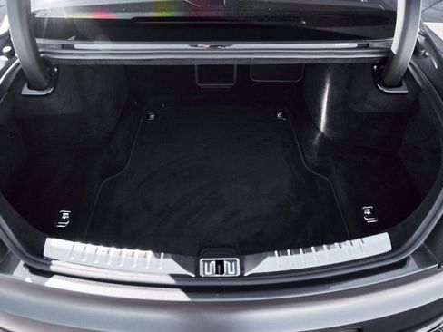 Used 2023 Bentley Flying Spur V8 AWD/4WD image 18