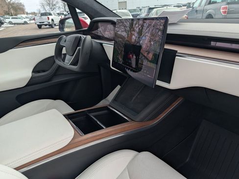 Used 2024 Tesla Model X image 30