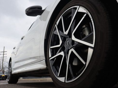 Certified 2025 Nissan Sentra SR image 9