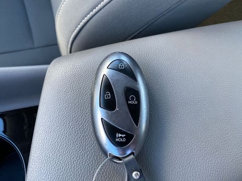 Used 2025 Hyundai Elantra SEL image 24