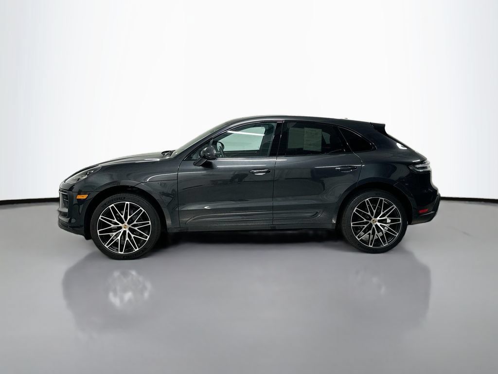 Certified 2025 Porsche Macan AWD/4WD image 2