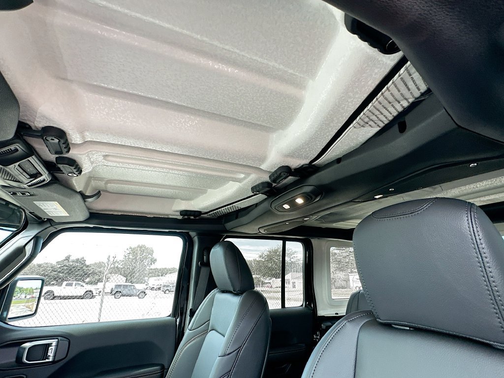 New 2026 Jeep Wrangler Unlimited Sahara AWD/4WD image 27