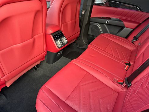 Used 2025 Maserati Grecale Modena image 13