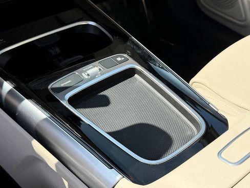 Used 2025 Mercedes-Benz GLA 250 4MATIC image 24