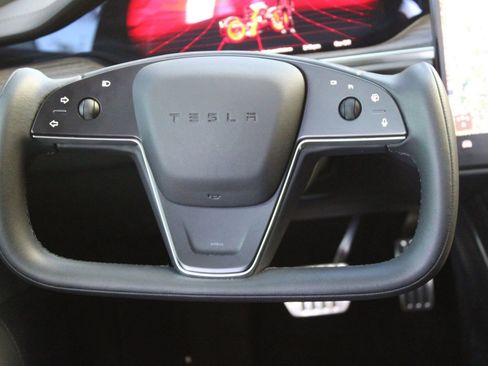 Used 2022 Tesla Model S AWD image 16