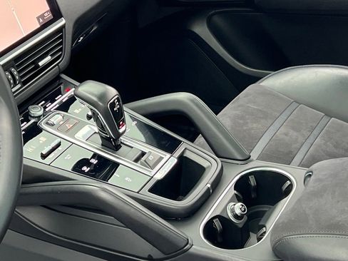 Used 2021 Porsche Cayenne GTS image 33