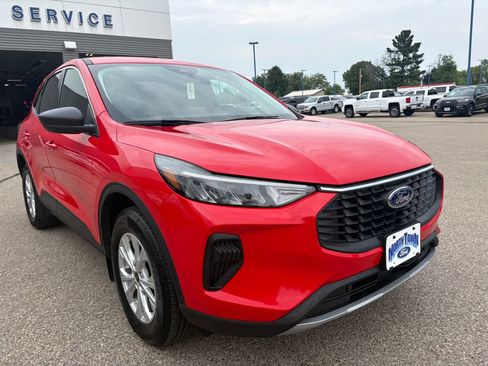 Used 2024 Ford Escape Active AWD/4WD image 4