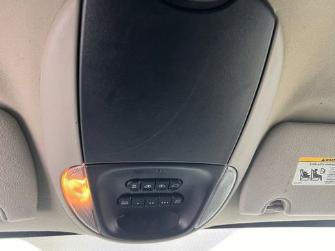 Used 2007 Chrysler Town & Country Touring image 13