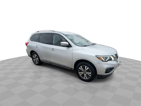 Used 2017 Nissan Pathfinder SL image 2