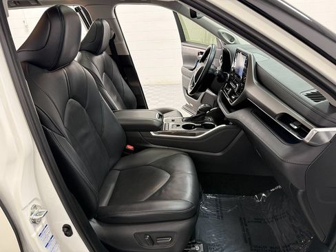 Used 2021 Toyota Highlander Limited AWD/4WD image 16