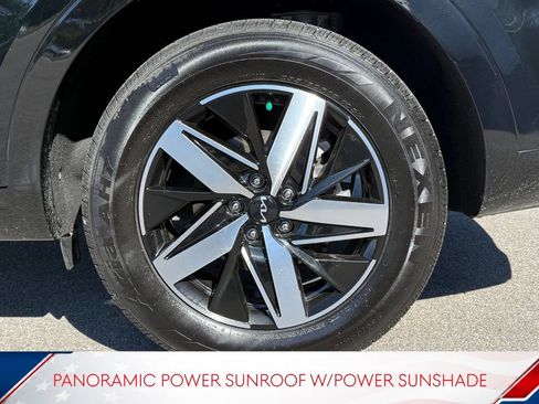 Used 2023 Kia Sorento EX w/ Panoramic Sunroof Package FWD image 5