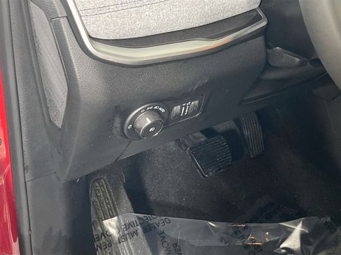 Used 2023 Jeep Compass Latitude image 10