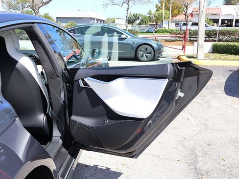 Used 2017 Tesla Model S 75 image 22