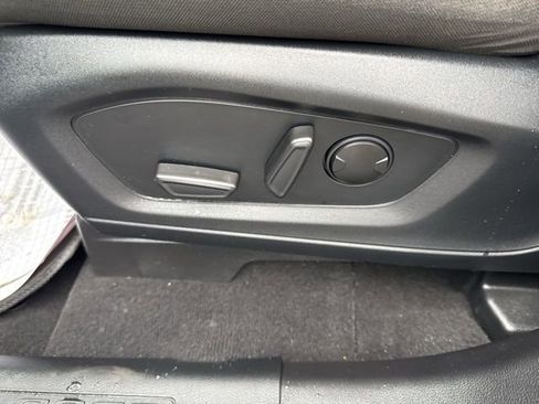 Used 2022 Ford Explorer XLT image 33