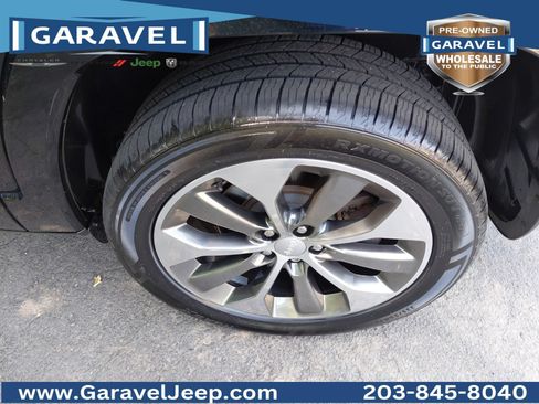 Used 2019 Jeep Cherokee Overland AWD/4WD image 30