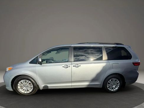 Used 2017 Toyota Sienna Limited FWD image 8