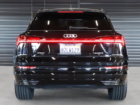 Used 2022 Audi e-tron Premium w/ Convenience Plus Package image 15