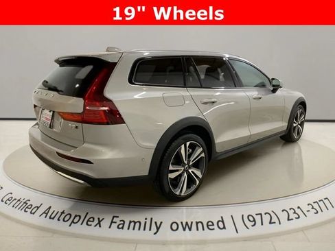 Used 2025 Volvo V60 B5 Cross Country Plus AWD/4WD image 5