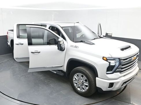 Used 2025 Chevrolet Silverado 2500 High Country w/ Technology Package AWD/4WD image 50