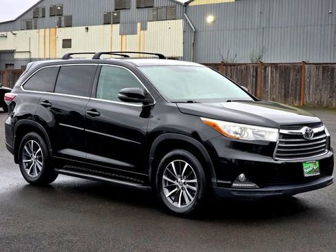 Used 2015 Toyota Highlander Plus image 1