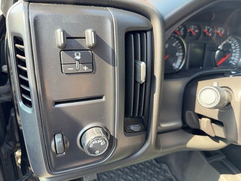 Used 2018 Chevrolet Silverado 1500 Custom w/ Custom Value Package AWD/4WD image 40