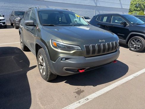 Used 2019 Jeep Cherokee Trailhawk AWD/4WD image 3