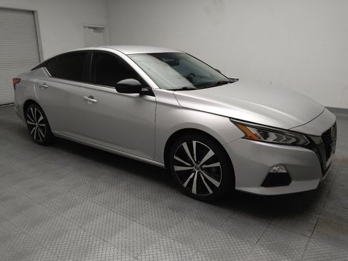 Used 2020 Nissan Altima 2.5 SR FWD image 11