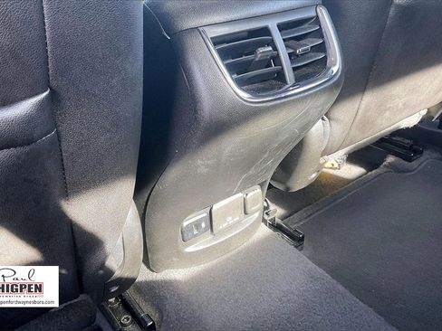 Used 2024 Chevrolet Malibu LT image 32