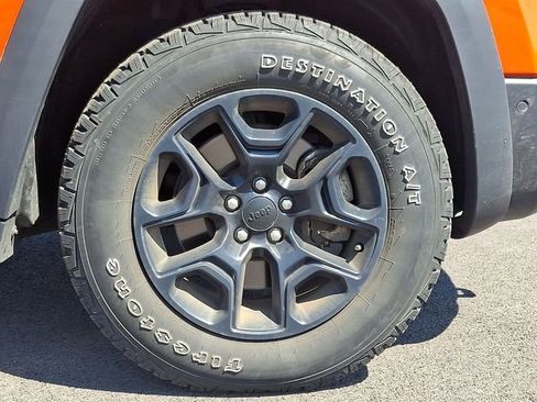Used 2021 Jeep Cherokee Trailhawk w/ Technology Group AWD/4WD image 7