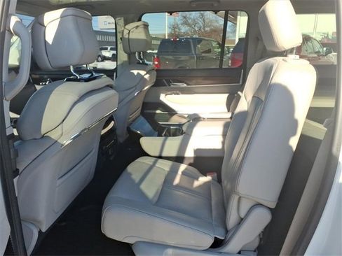 Used 2022 Jeep Grand Wagoneer Series I image 15