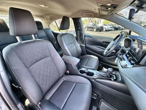 Used 2025 Toyota Corolla LE image 32