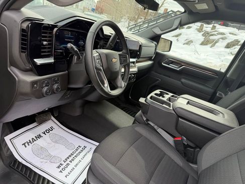 Used 2025 Chevrolet Silverado 1500 LT image 9