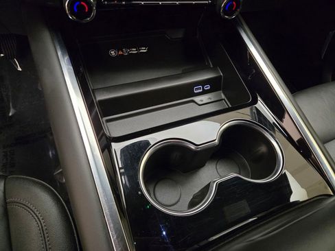 Used 2025 Chevrolet Suburban LT image 39