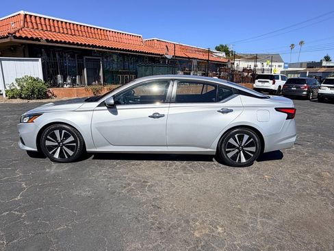 Used 2021 Nissan Altima 2.5 SV FWD image 8