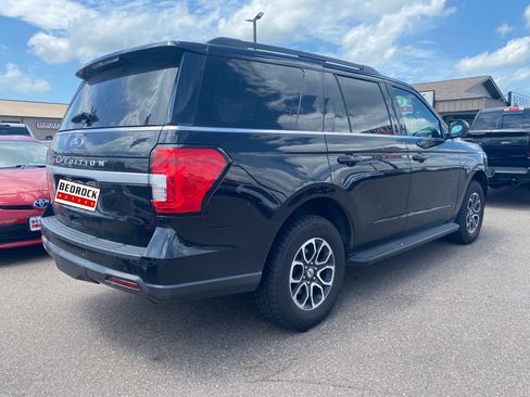Used 2022 Ford Expedition XLT AWD/4WD image 3
