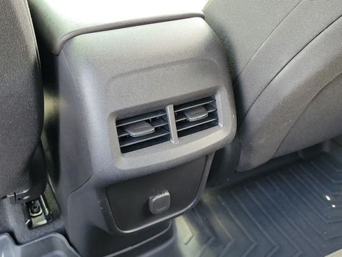 Used 2018 Chevrolet Equinox LT FWD image 15