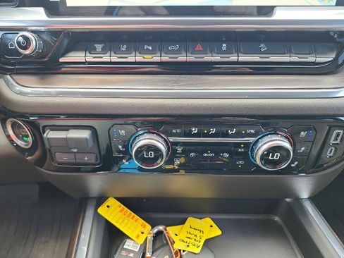 Used 2025 GMC Sierra 2500 SLT w/ SLT Premium Package AWD/4WD image 23