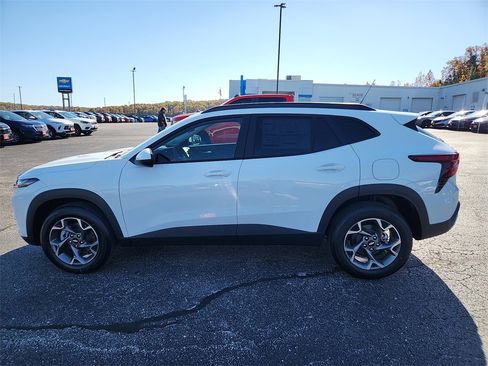 New 2026 Chevrolet Trax LT w/ Driver Confidence Package image 5