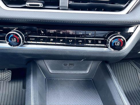 New 2026 Chevrolet Equinox LT w/ Convenience Package II image 17