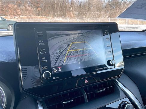 Used 2022 Toyota Venza LE image 17