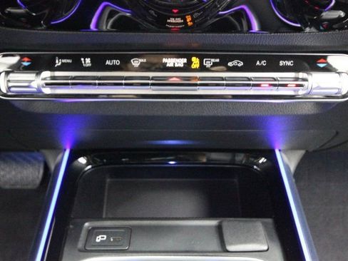 Used 2022 Mercedes-Benz GLA 250 4MATIC image 29