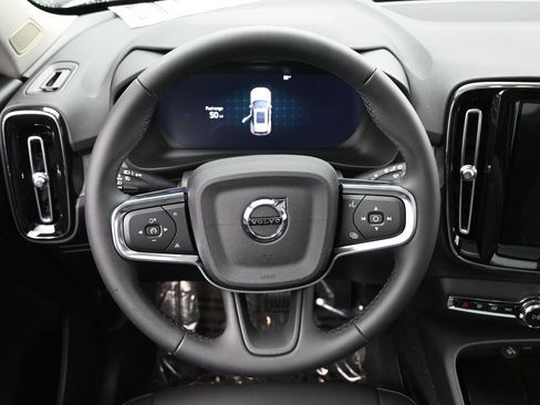 New 2025 Volvo XC40 B5 Core w/ Protection Package Premier image 18