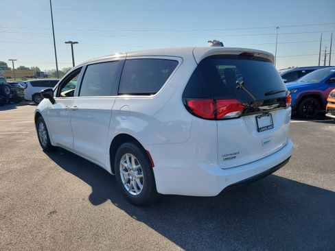 New 2026 Chrysler Voyager LX image 8