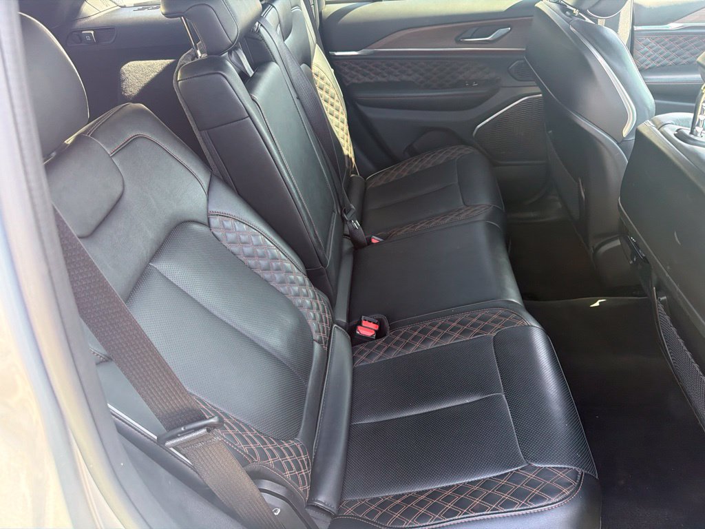 Used 2025 Jeep Grand Cherokee Summit w/ Obsidian Package AWD/4WD image 13